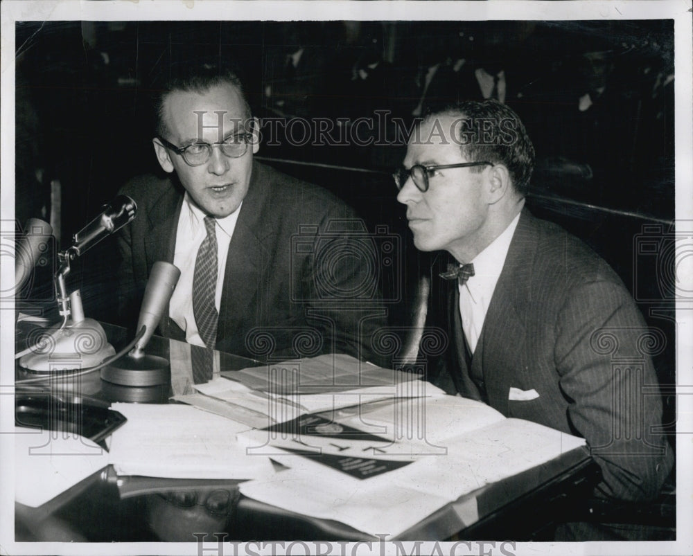 1958 Press Photo Elias Snitzer and Gerald Berlui, Lawyer in Court - Historic Images