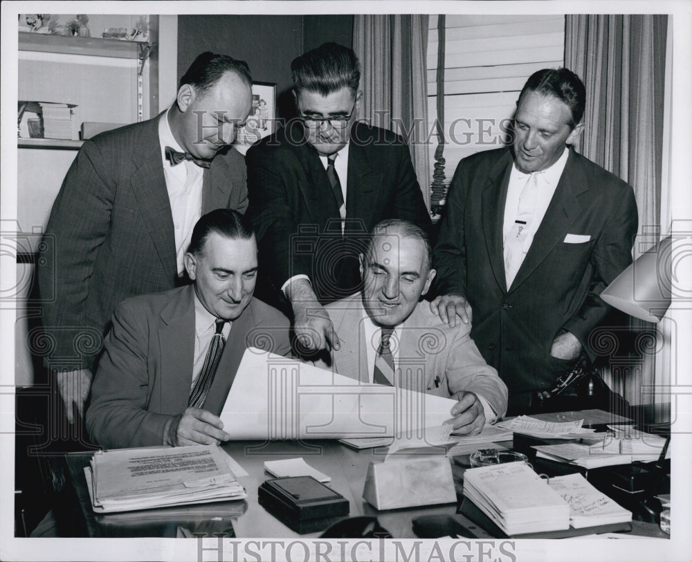 1953 Press Photo Gordon Snow, Sidney McMahon, Potter, Levy of Carpet Club - Historic Images