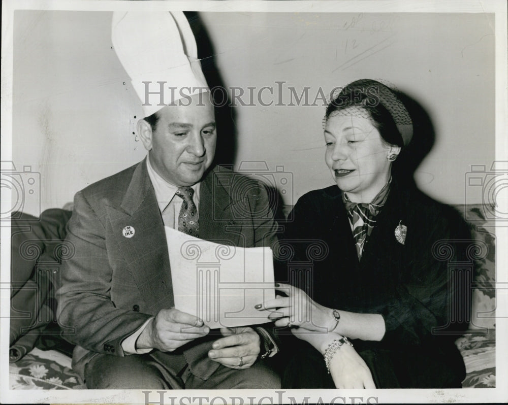 1952 Press Photo Marty Snyder, Former Chef of Gen. Eisenhower With Mother Parker - Historic Images