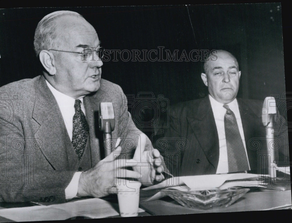 1952 Press Photo John Snyder, Sec. of Treasury With John Dunlap in Conference - Historic Images