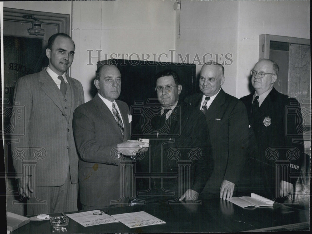 1952 Press Photo Checker Taxi Drivers Awarded - Historic Images