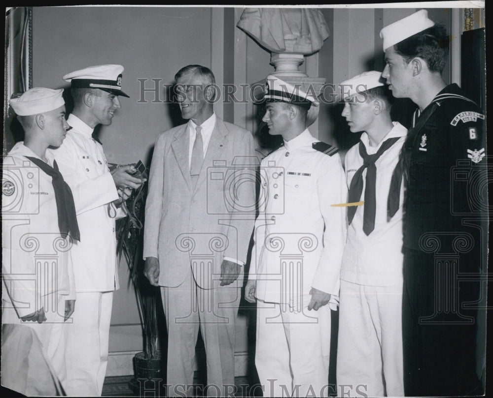 1954 Press Photo Senator Leverett Saltonstall & Cambridge Sea Scouts - Historic Images