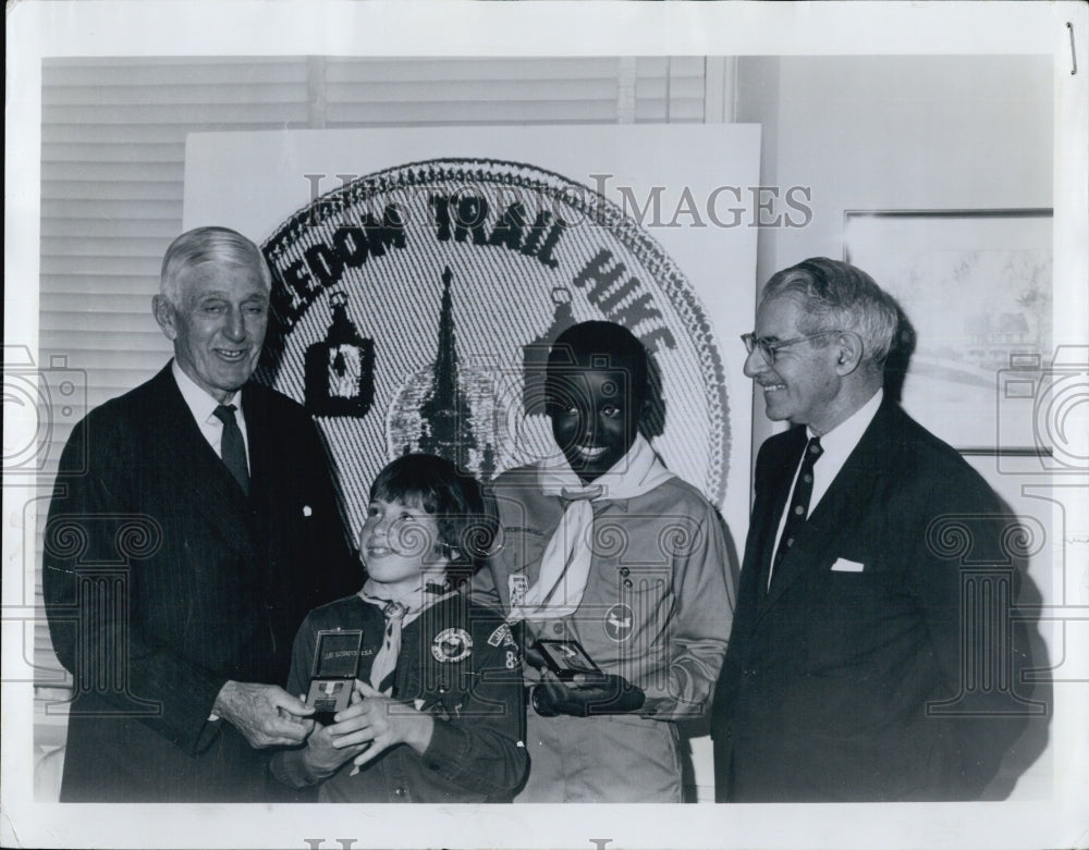 1973 Press Photo Senator Leverett Saltonstall &amp; Weblos Scout At Boy Scouts Club - Historic Images