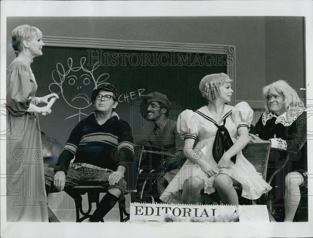 1970 Press Photo Actress Juliet Prowse,Petula Clark,Milton Beale &amp; Sammy Davis - Historic Images