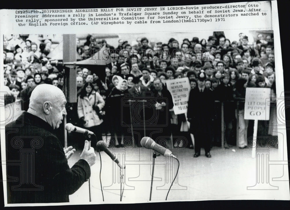 1971 Press Photo Movie Producer Director Otto Preminger Trafalgar Square rally - Historic Images