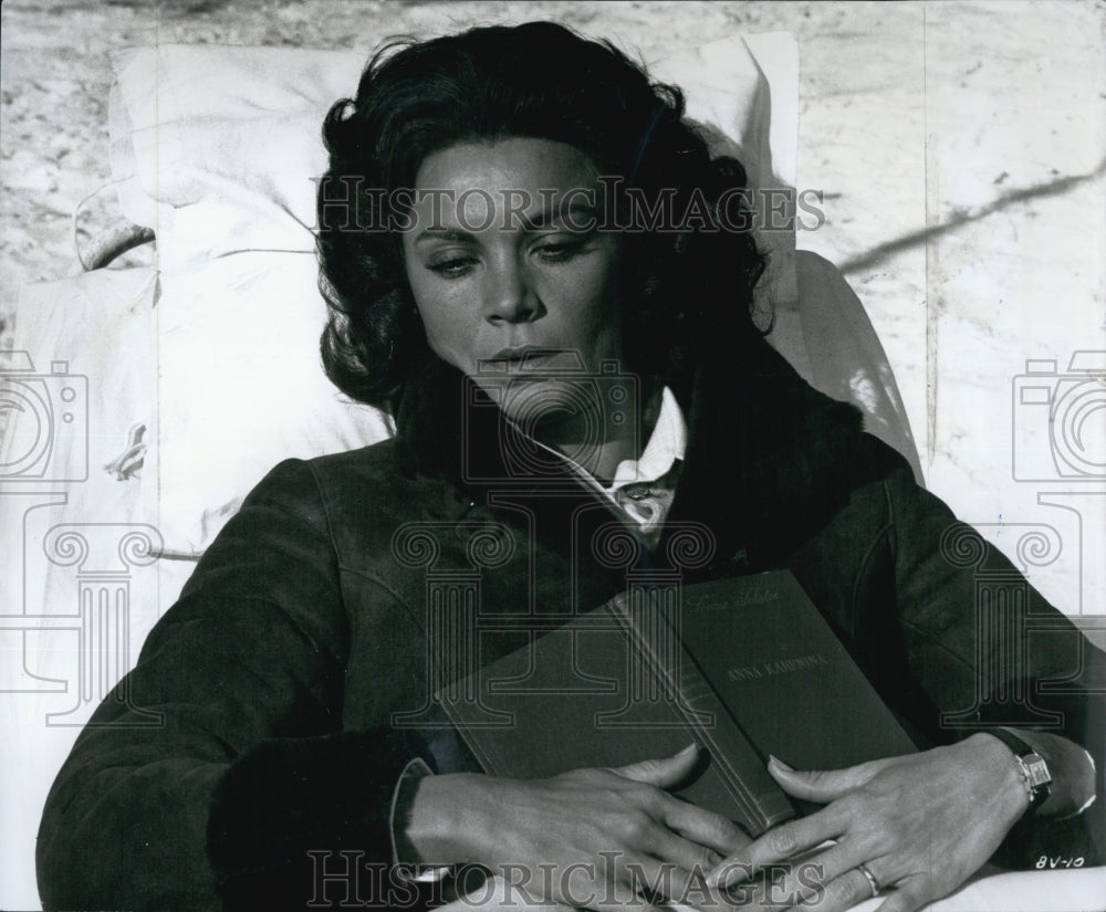 1975 Press Photo Florinda Bolkan starring in De Sica&#39;s &quot;A Brief Vacation&quot; - Historic Images