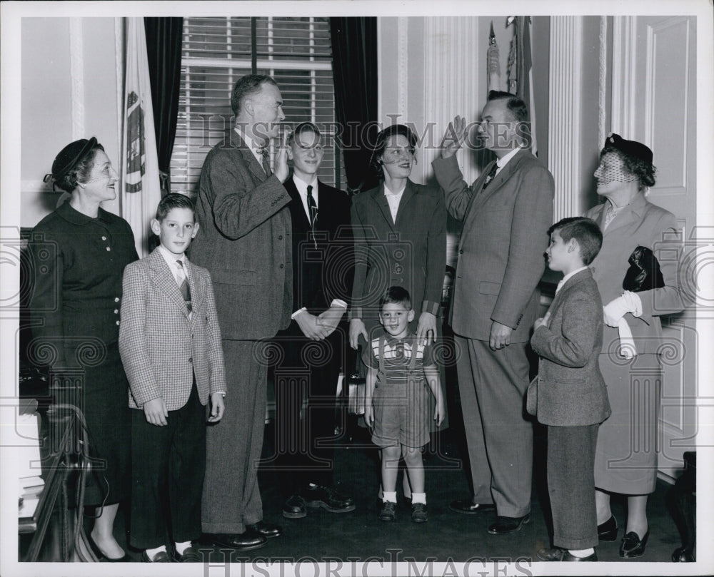 1955 Press Photo Governor Herter Swears In Attorney Stanley S. Lewenberg - Historic Images