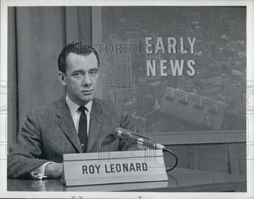 Press Photo News Broadcaster Roy Leonard - Historic Images