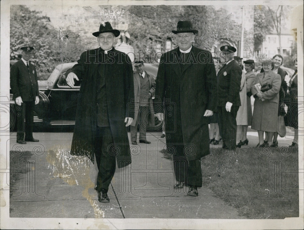 1944 Press Photo Archbishop Richard J. Cushing & Rev. Edward F. Ryan Enter Hall - Historic Images