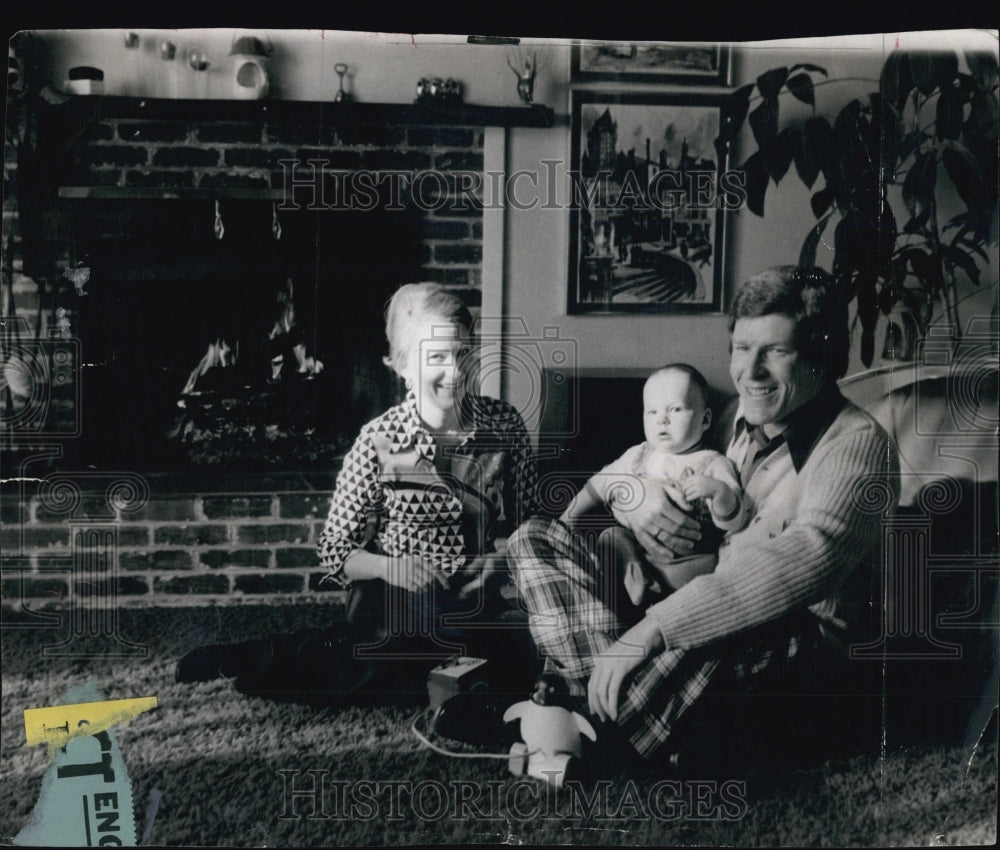 1975 Press Photo Bob Ryan TV Weatherman - Historic Images