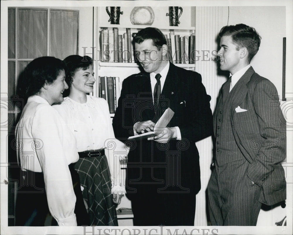 1947 Press Photo John Ciardi, Author at The Canterbury Club - Historic Images