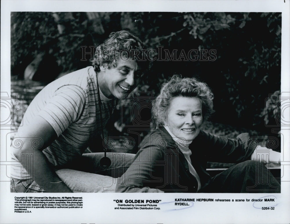 1981 Press Photo Actress Katharine Hepburn & Mark Rydell In "On Golden Pond" - Historic Images