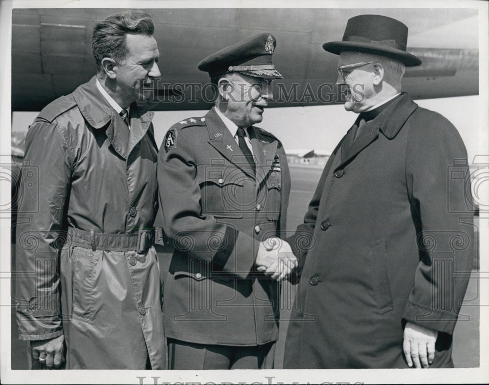 1965 Press Photo Maj. Gen. Patrick Ryan, Dr. Justus and Richard Hawko at Airport - Historic Images