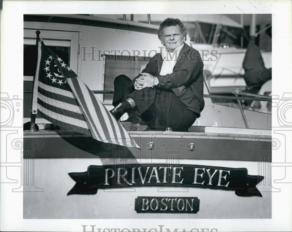 1985 Press Photo Private Eye Edward Cirielle On Boat In Charlestown - Historic Images