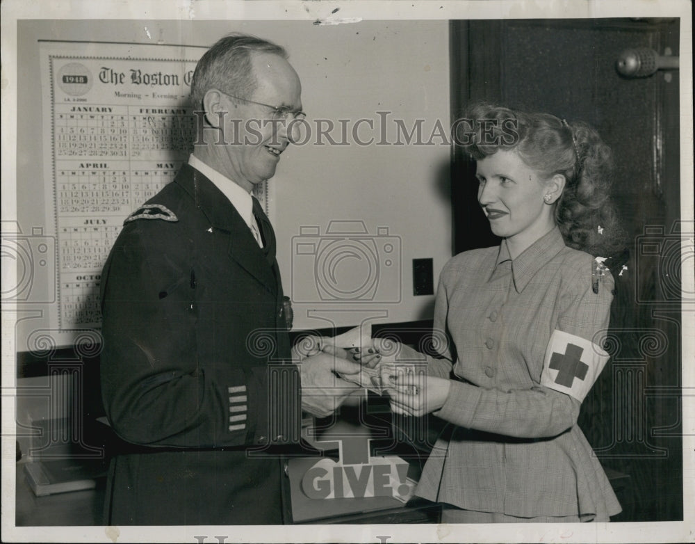 1948 Press Photo Police Lt Francis Cavanaugh donation to Red Cross Fund Dri - Historic Images