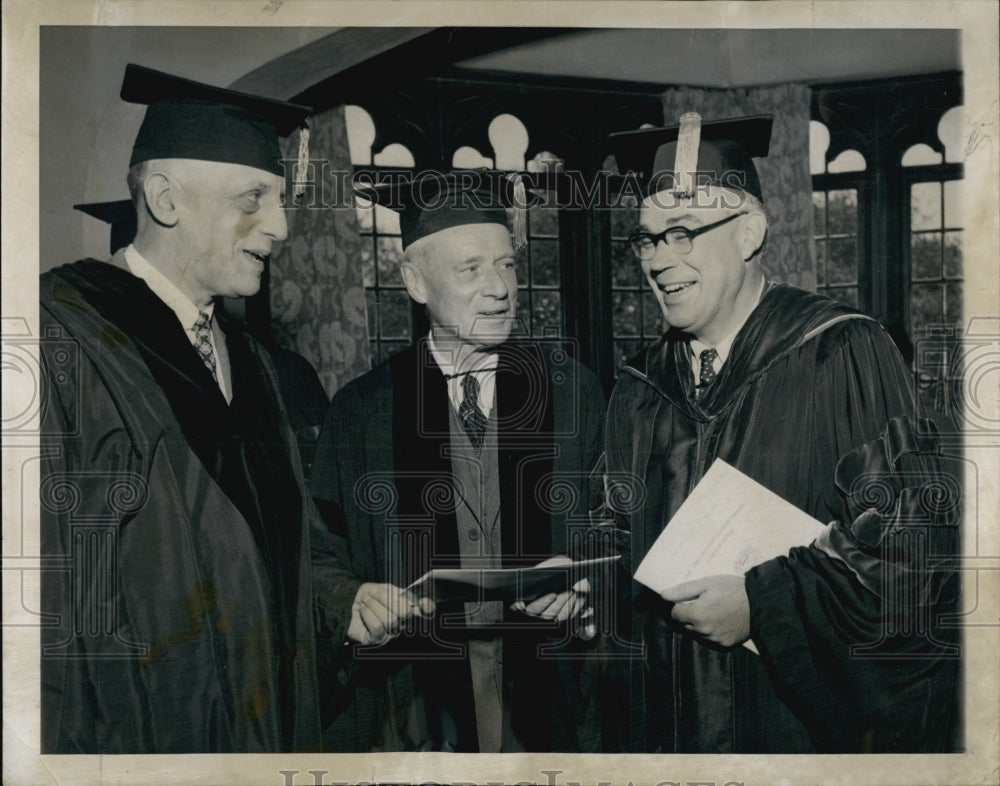 1952 Press Photo Chancellor Lawrence Kimpson Univ Chicago honorary degree - Historic Images