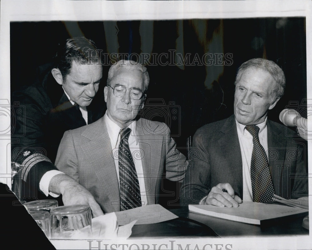 1974 Press Photo Dept Chief Joseph Clabe Boston Fire Dept Fire Commissioner - Historic Images