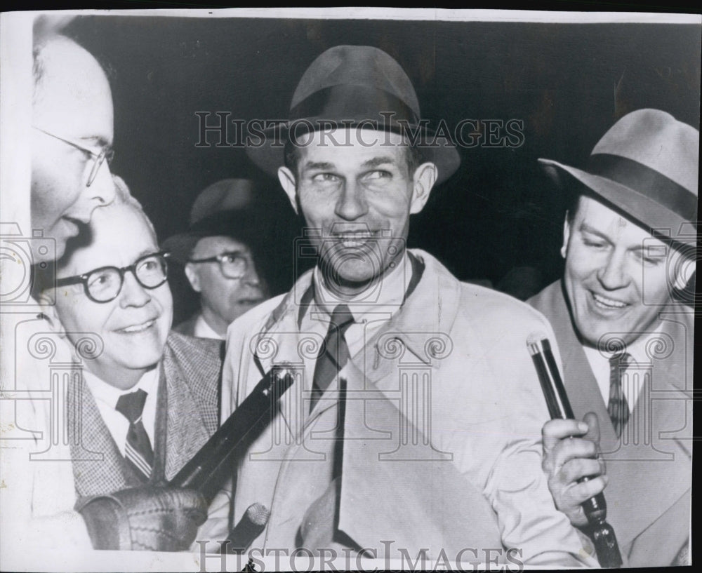 1956 Press Photo Former State Dept Official Alger Hiss Convicted Perjury Speakin - Historic Images