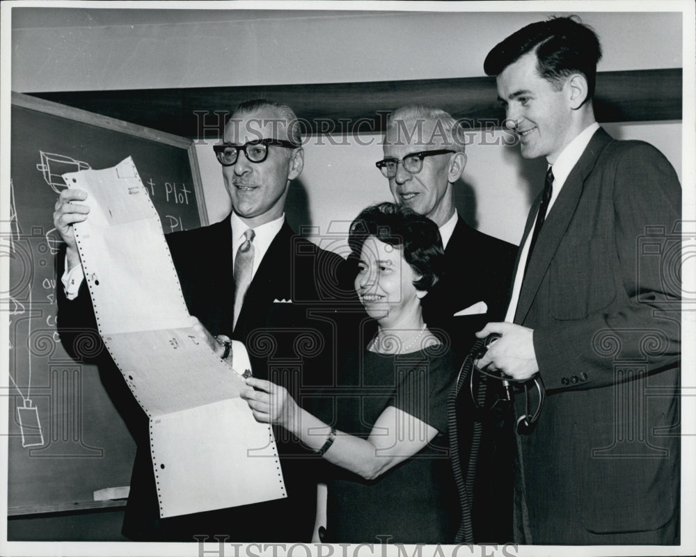 1965 Press Photo Iran Berlow of Boston University, Donald Moreland Dir of Family - Historic Images
