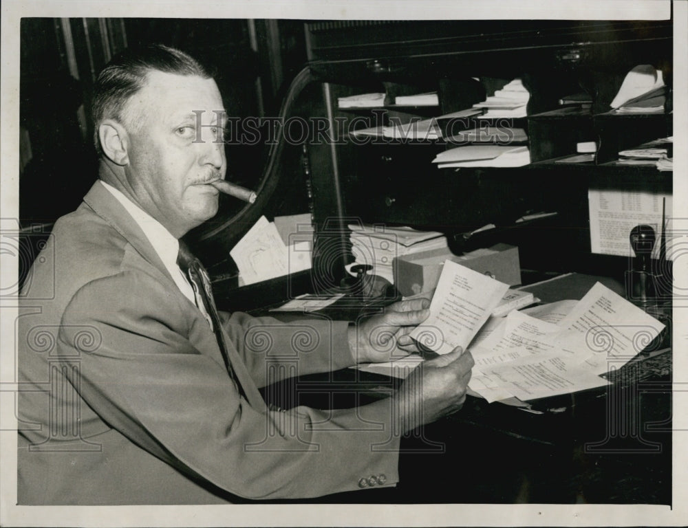 1972 Press Photo Thomas Chadwick, Assistant Clerk of the Senate - Historic Images