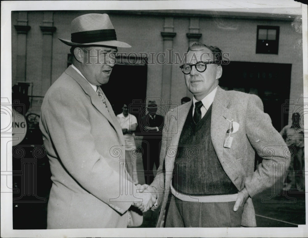 1950 Press Photo Actor/Comedian Jack Benny Greeted by Walter Brown - Historic Images