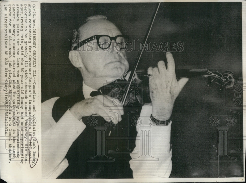 1974 Press Photo Jack Benny, Musician Rehearses for Inauguration of Reagan - Historic Images