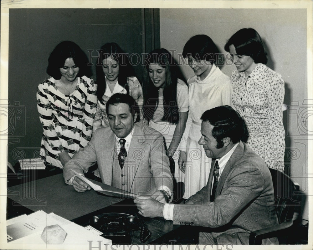 1975 Press Photo Members of Somerville High School&#39;s Class Day Committee Mr Fede - Historic Images