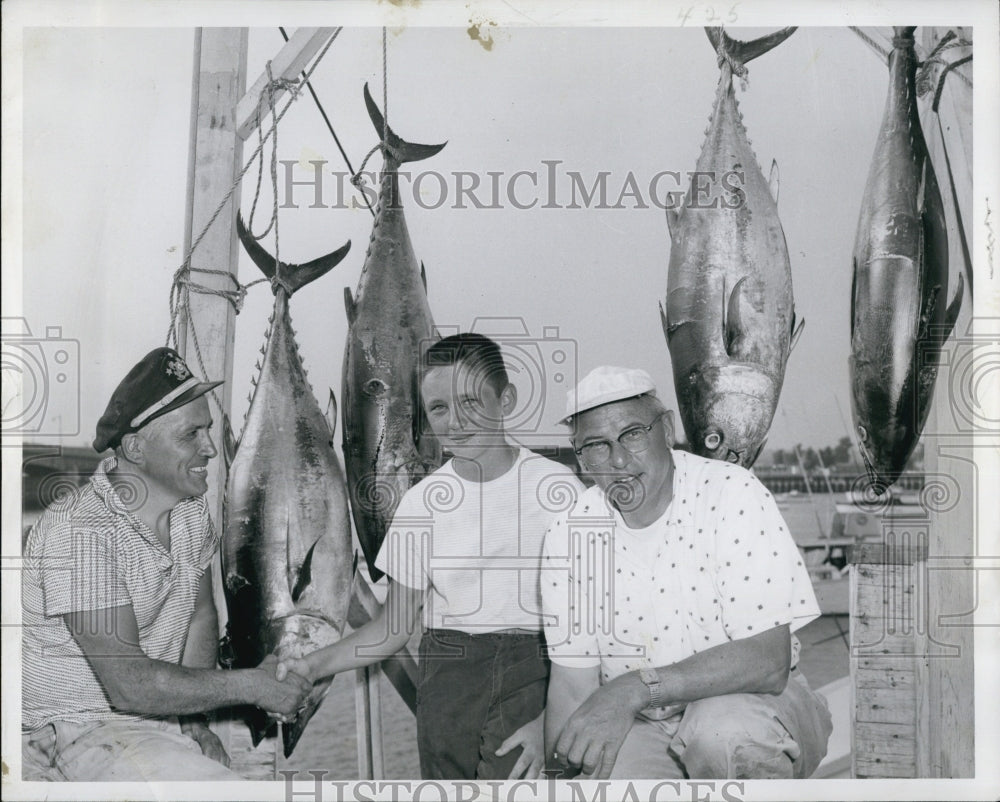 1956 Press Photo John Farrell With Michael Lewis and Francois Farrell on Boat - Historic Images