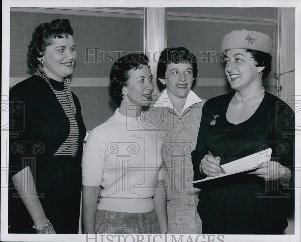 1955 Press Photo Junior Auxillary Of Jewish Memorial Hospital - Historic Images