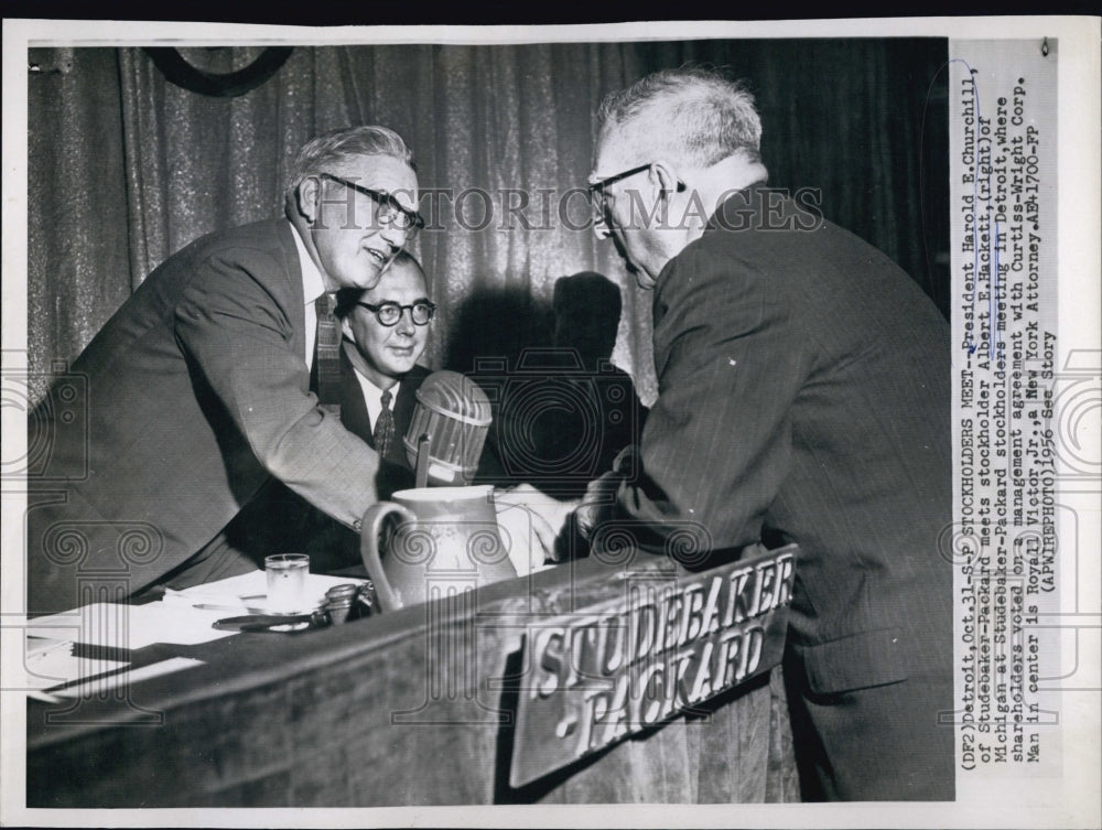 1956 Press Photo Harold Churchill and Albert Hackett of Studebaker-Packard - Historic Images