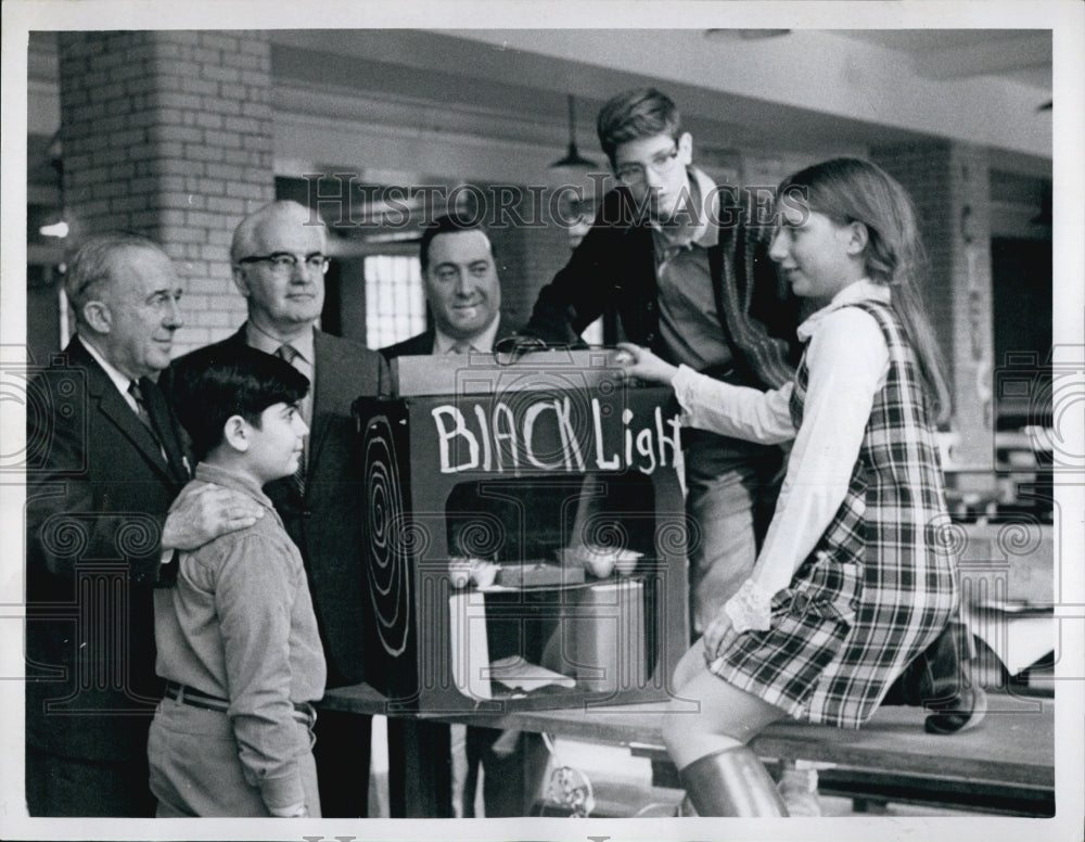 1970 Press Photo Washington Irving Jr High School Science Fair - Historic Images