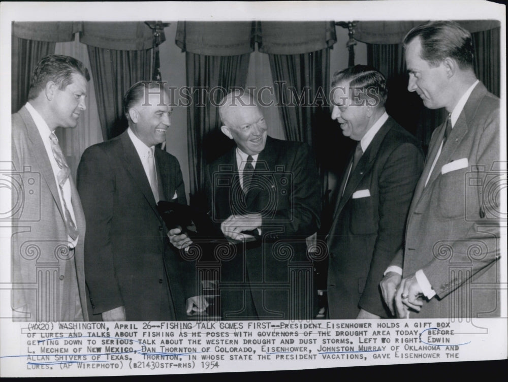 1954 Press Photo President Eisenhower, Edwin Mechen, Dan Thornton & Johnston Mur - Historic Images