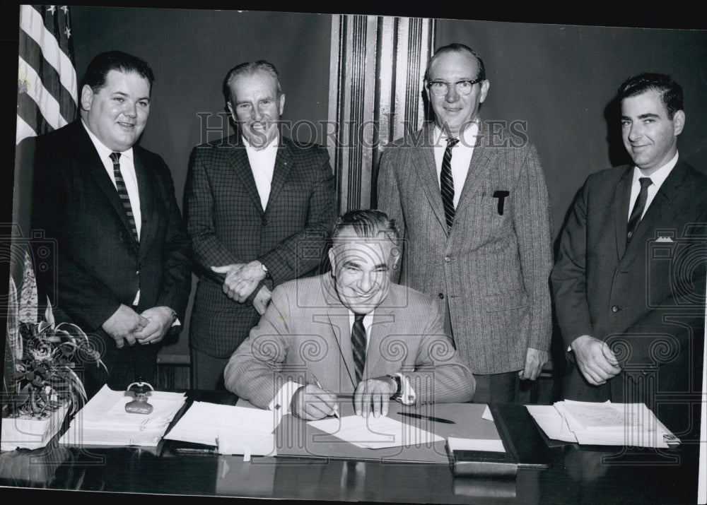 1962 Press Photo City Leaders of Peabody Sign Contract for New School Mayor Mean - Historic Images