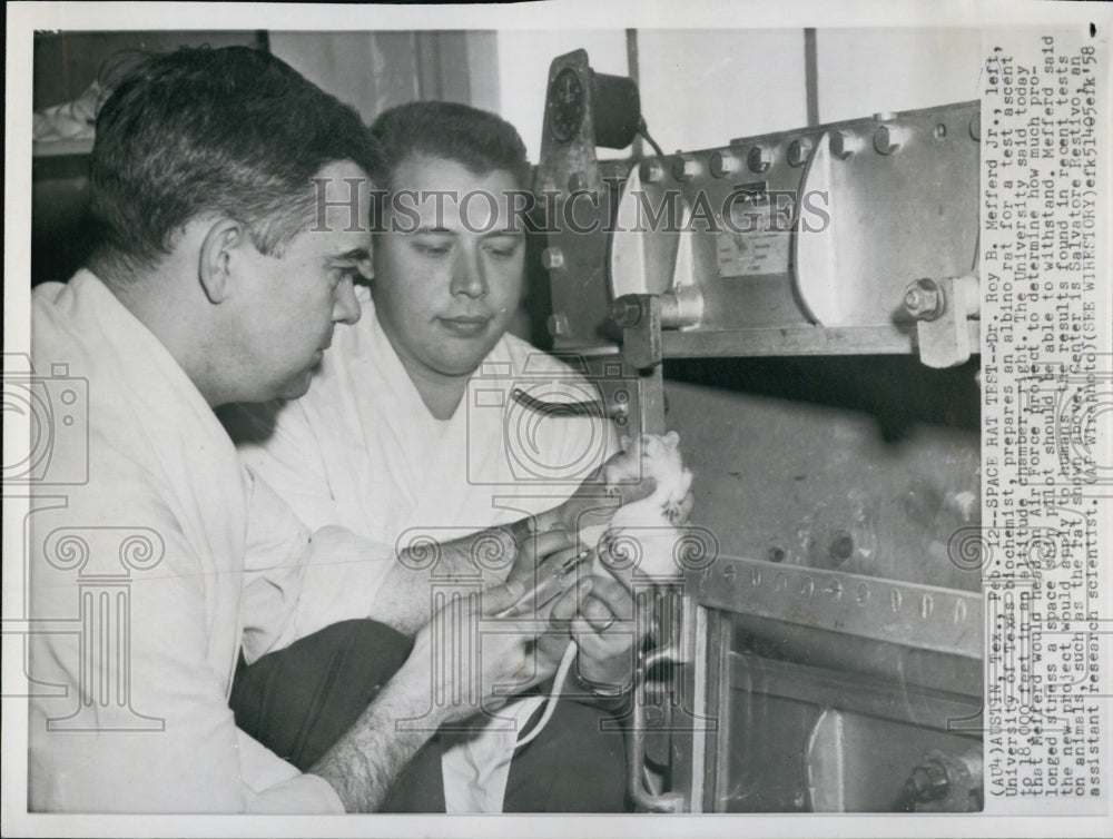 1958 Press Photo Dr Roy Meffers Jr Univ of Texas &Salvatore Restivo Research Ast - Historic Images