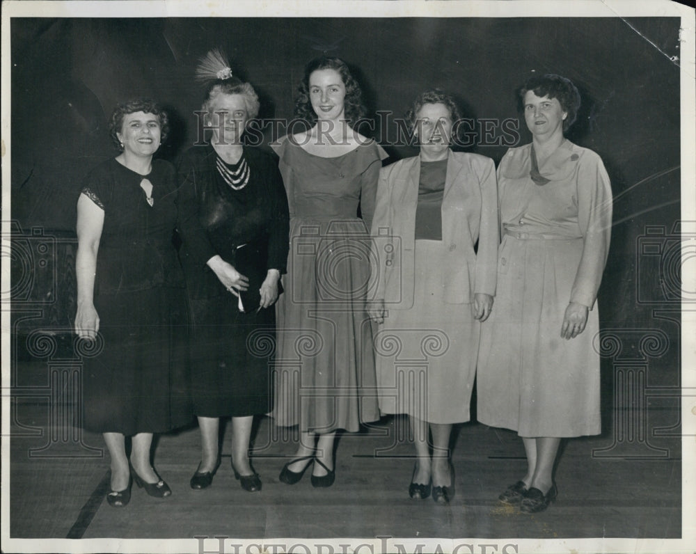 1949 Press Photo Pickering Neighborhood Assoc Fashion Show Committee Members - Historic Images