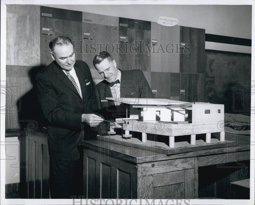 1961 Press Photo William Mason MacQueen And Russell Beatty - Historic Images