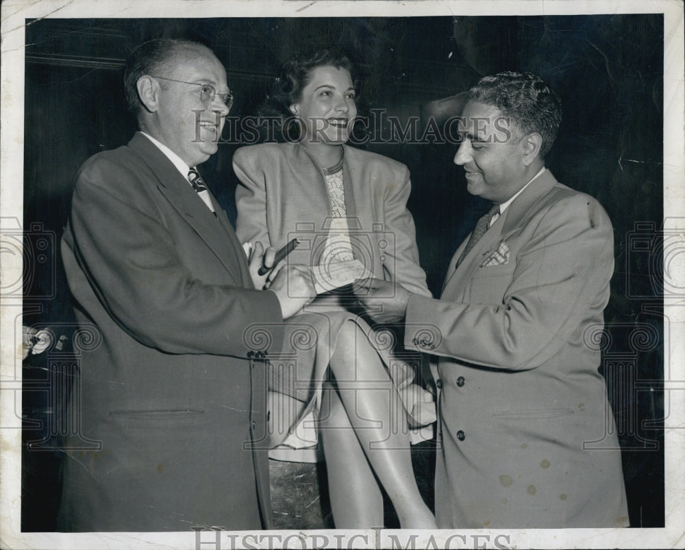 1947 Press Photo James Gardner With Check to Damon Runyon Memorial Cancer Fund - Historic Images