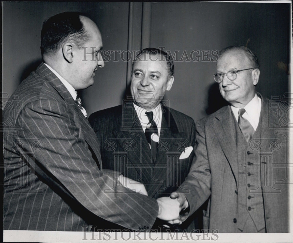 1948 Press Photo Joseph Czechlewski of Polish Associations Meets Sen. Bridges - Historic Images