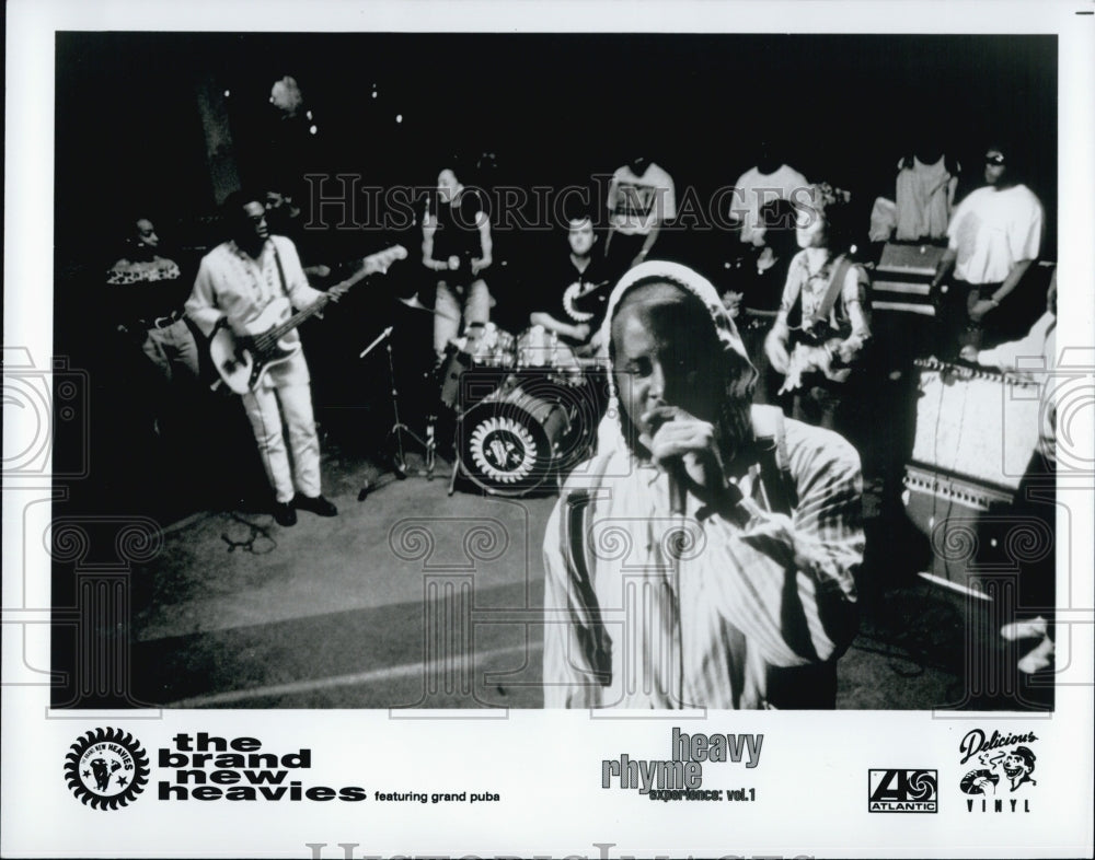 Press Photo Members of The Brand New Heavies on Stage - Historic Images