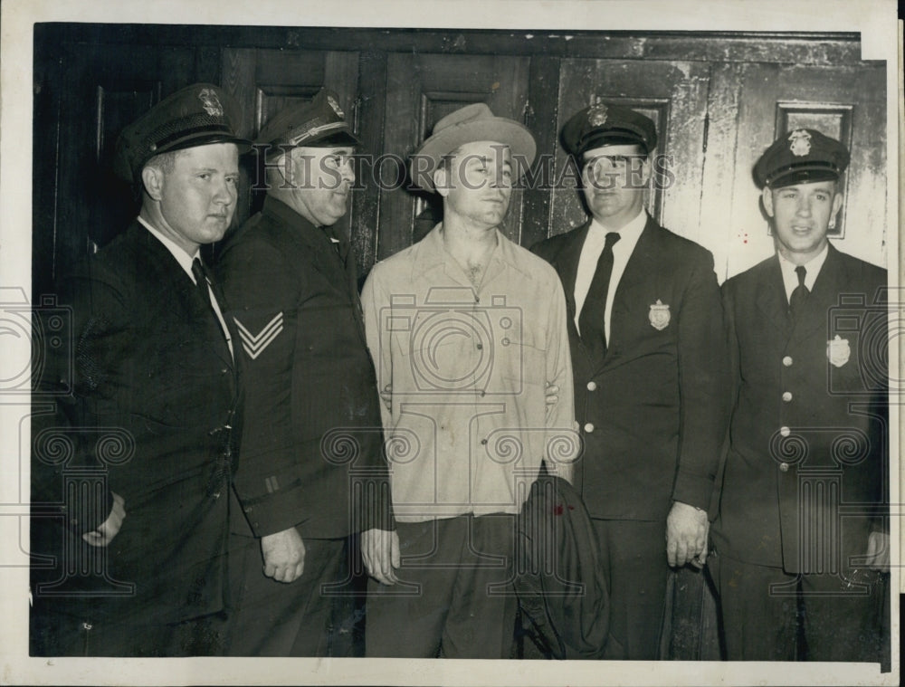 1949 Press Photo Clayton Pratt with Police, Conway, Ryan, Morrissey and Perry - Historic Images