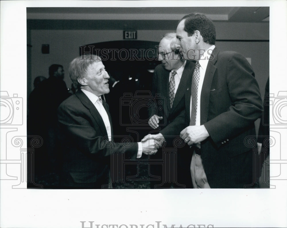 1995 Press Photo Bank Boston Sr VP Ira Jackson Chieftains leader Paddy Moloney - Historic Images