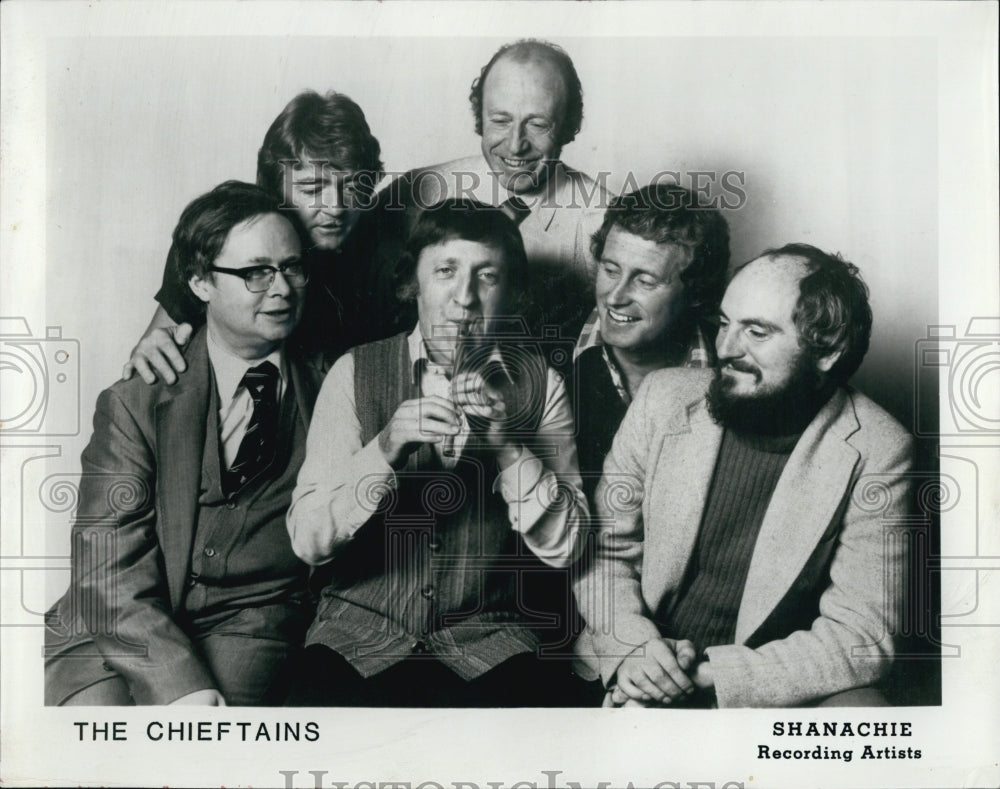 Press Photo Paddy Moloney center Musical Group The Chieftains Derek Bell - Historic Images