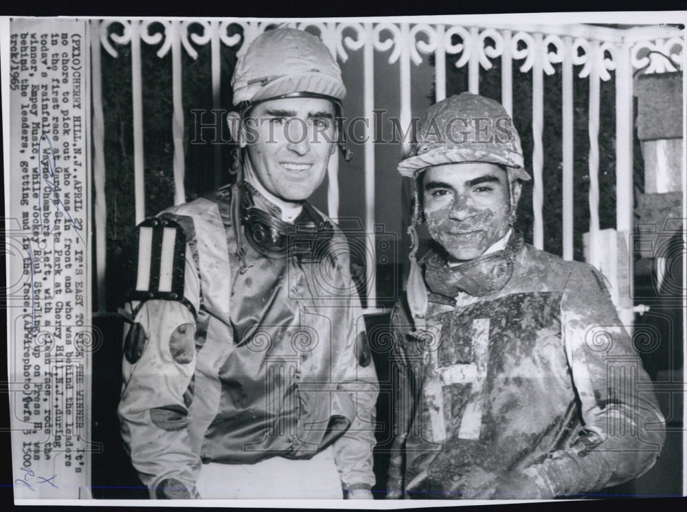 1965 Press Photo Wayne Chambers jockey winning horse Empey Music Raul Sterling - Historic Images