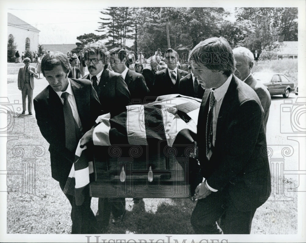 Press Photo Funeral service. - Historic Images