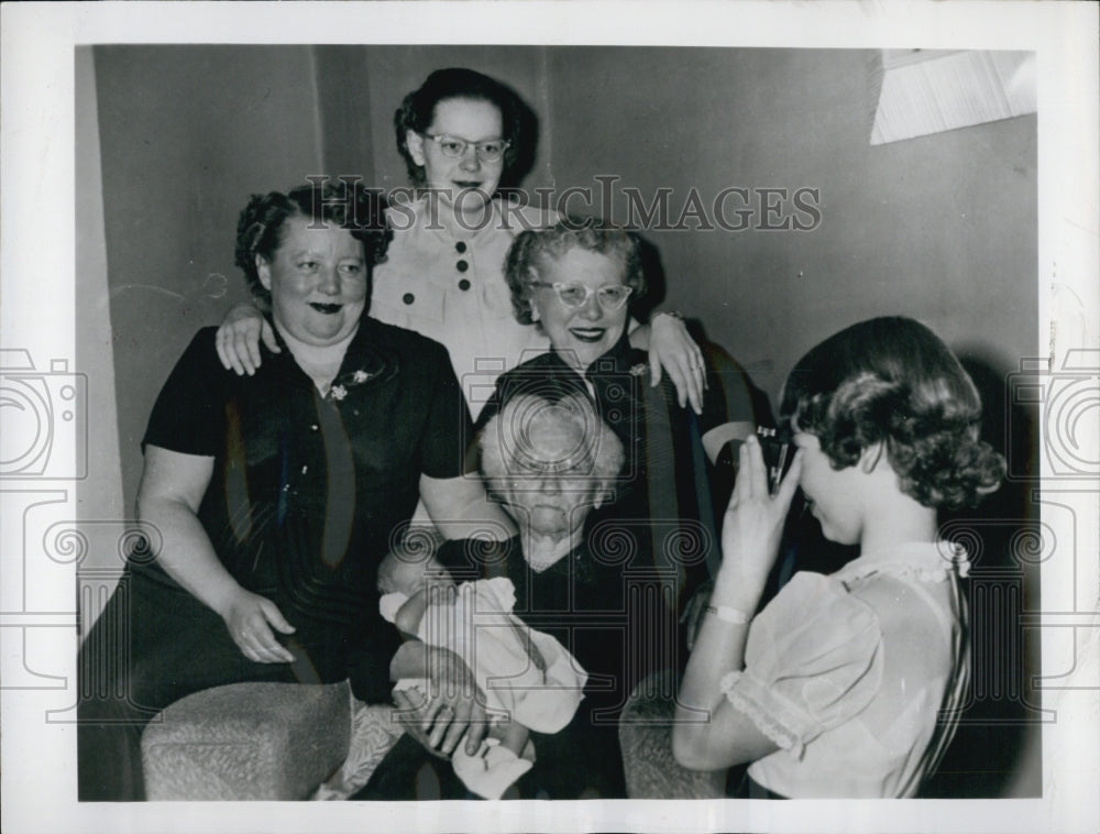 1953 Press Photo Family of 4 generations gathered from Christening of 5th. - Historic Images