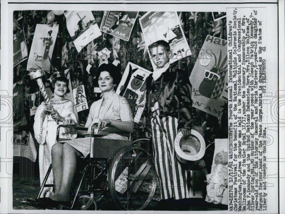 1961 Press Photo Children&#39;s Christmas Festival Benefiting Multiple SclerosisSoci - Historic Images