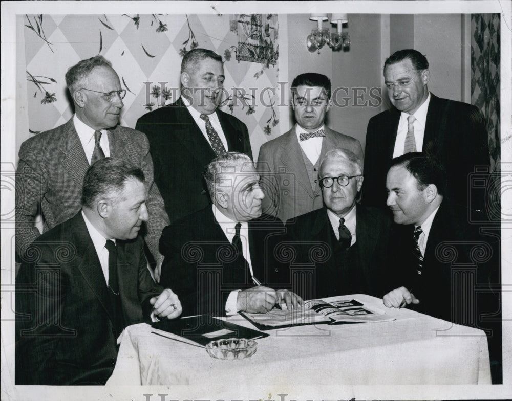 1955 Press Photo Studebaker Dealers Advertising Committee Review Boeard - Historic Images