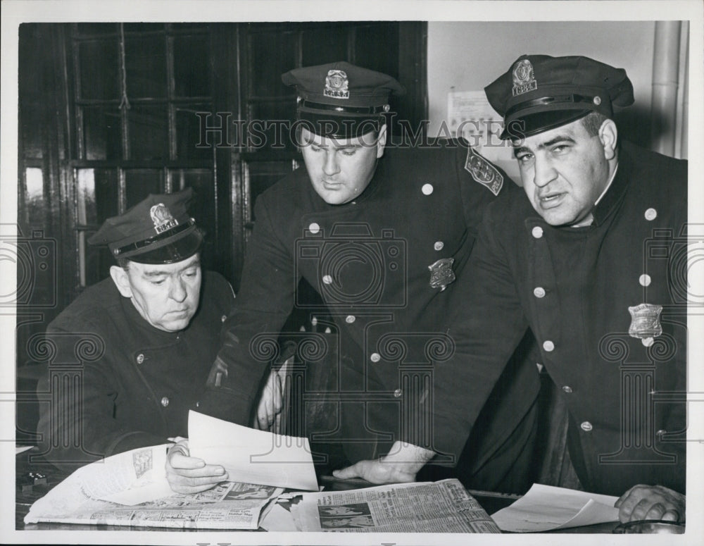 1965 Press Photo Hyde Park Officers Gene Corbett Richard Henley Joe Lombardi - Historic Images