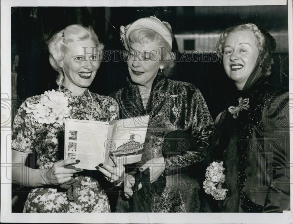 1950 Press Photo Countless Klara Corba, Mrs.Wallace Berry and Mrs.Harold S Kern. - Historic Images