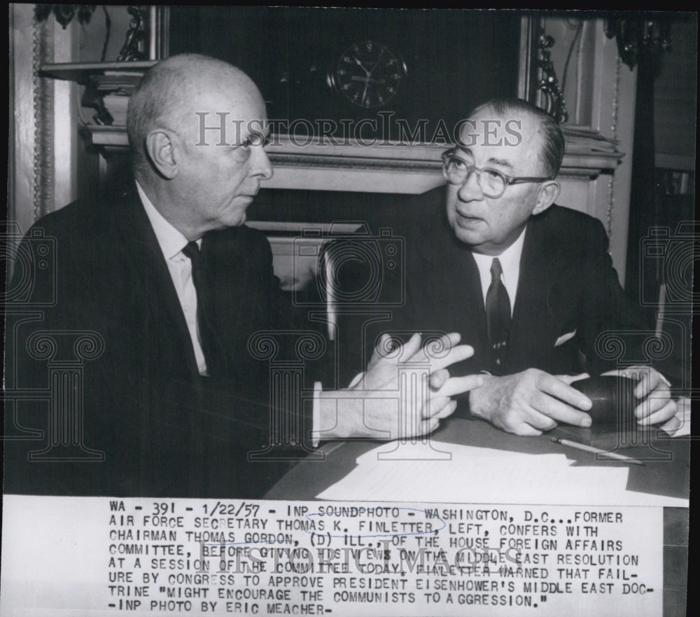 1957 Press Photo Thomas Finletter And Thomas Gordon - Historic Images